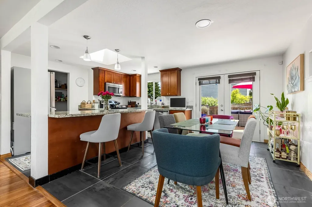 10038 59th Avenue S Seattle WA 98178