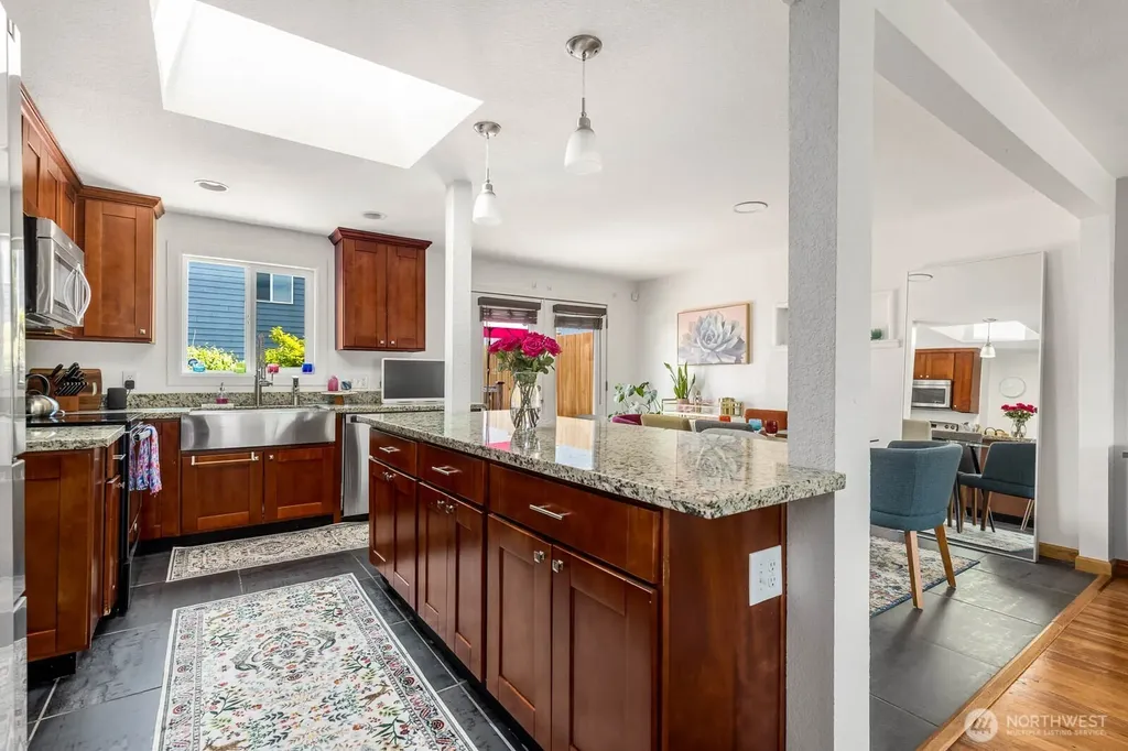 10038 59th Avenue S Seattle WA 98178