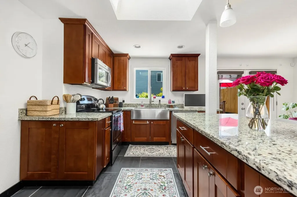 10038 59th Avenue S Seattle WA 98178