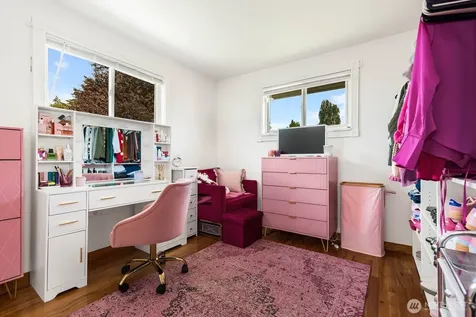 10038 59th Avenue S Seattle WA 98178