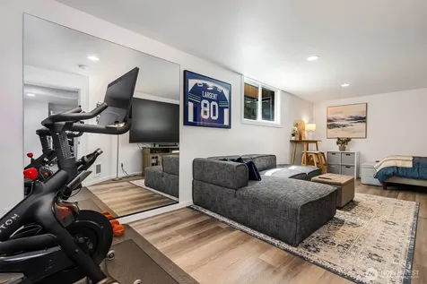 10038 59th Avenue S Seattle WA 98178