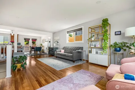 10038 59th Avenue S Seattle WA 98178