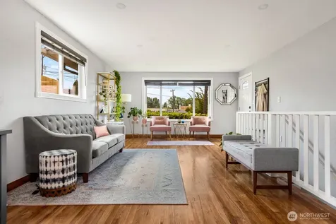 10038 59th Avenue S Seattle WA 98178