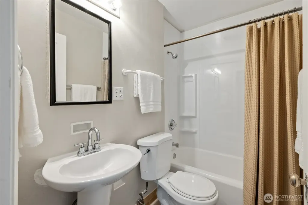 9336 35th Avenue NE Seattle WA 98115
