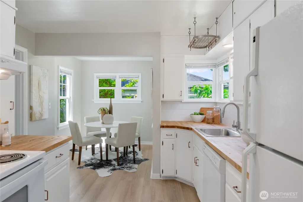 9336 35th Avenue NE Seattle WA 98115