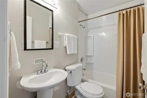 9336 35th Avenue NE Seattle WA 98115