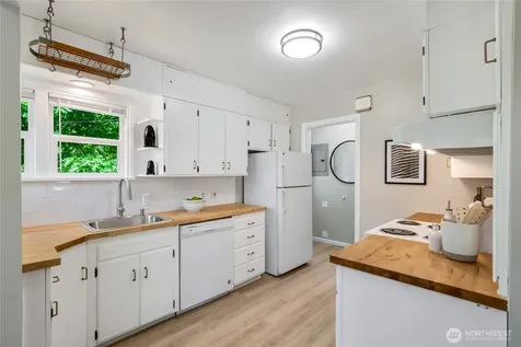 9336 35th Avenue NE Seattle WA 98115