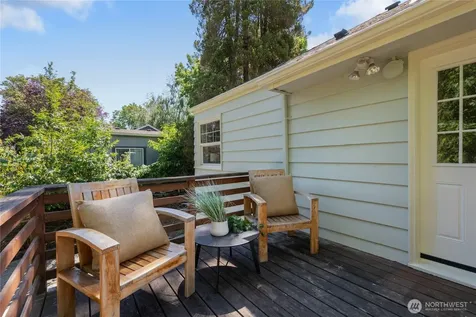 9336 35th Avenue NE Seattle WA 98115