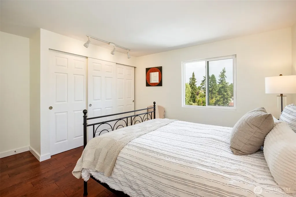 9255 Greenwood Avenue N Seattle WA 98103