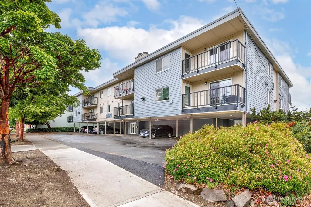 9255 Greenwood Avenue N Seattle WA 98103