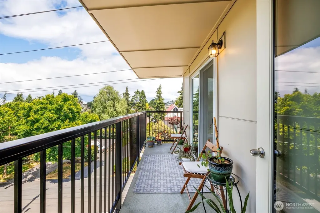 9255 Greenwood Avenue N Seattle WA 98103