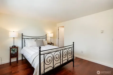 9255 Greenwood Avenue N Seattle WA 98103