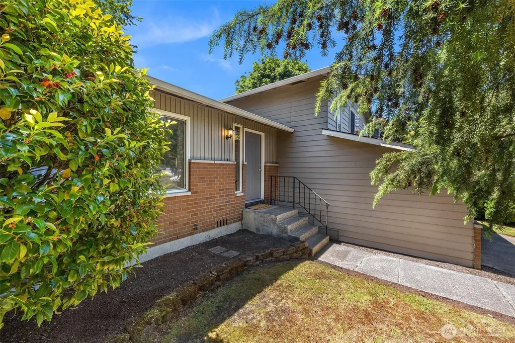 13816 Silver Firs Dr Drive Everett WA 98208