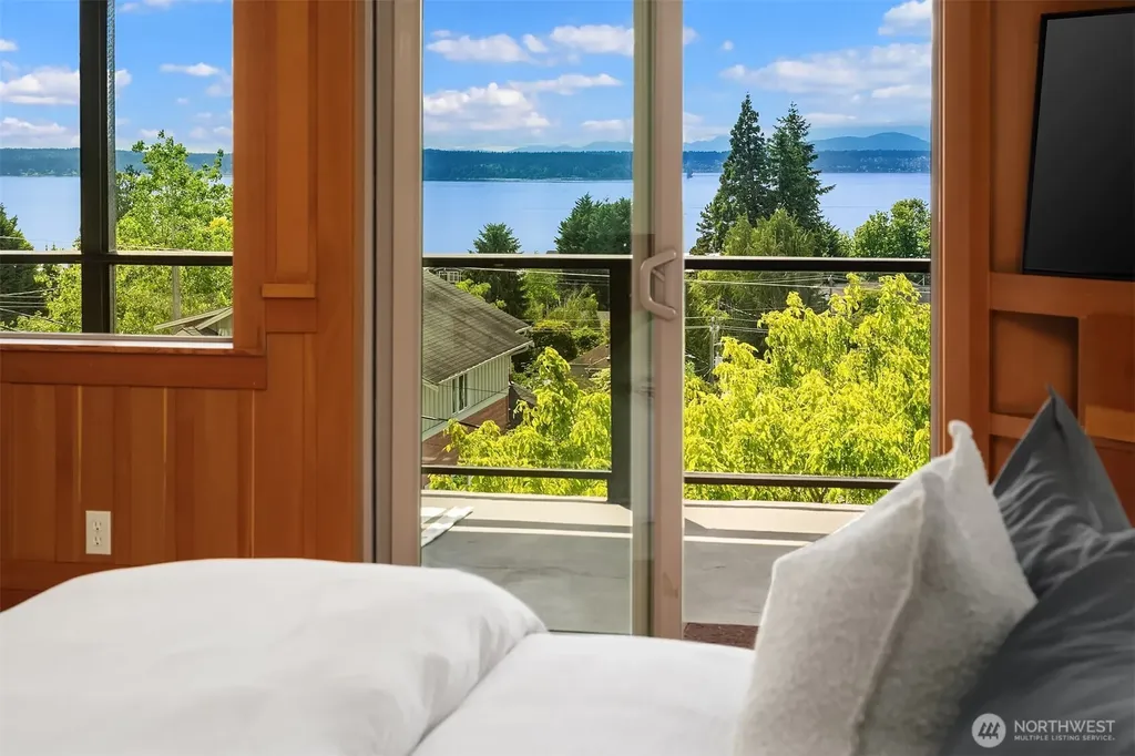 5322 47th Avenue SW Seattle WA 98136