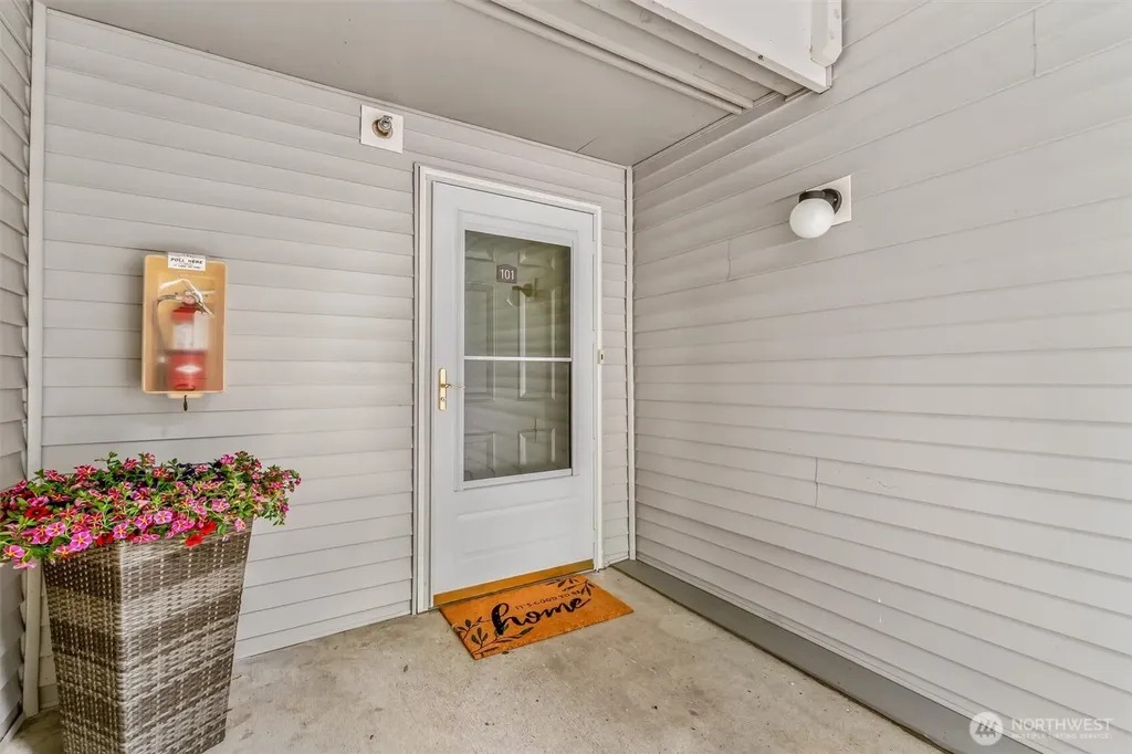 23313 Cedar Way Mountlake Terrace WA 98043