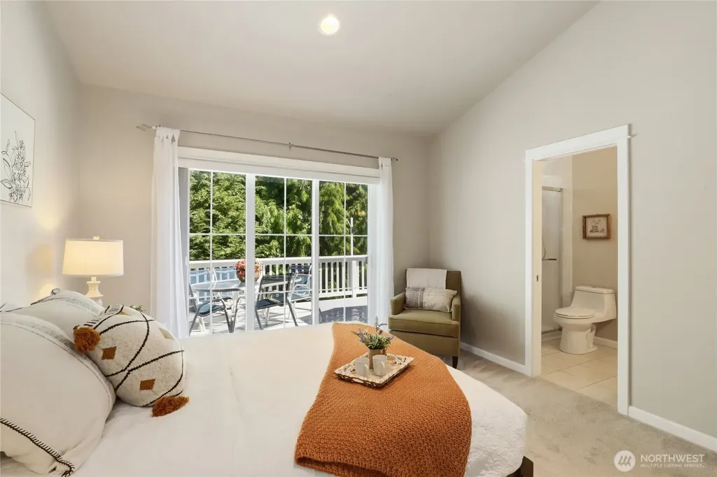 1834 Sakai Village Loop NE Bainbridge Island WA 98110