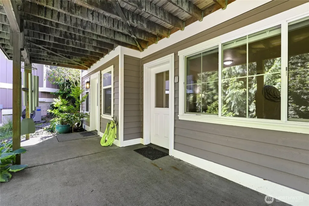 1834 Sakai Village Loop NE Bainbridge Island WA 98110