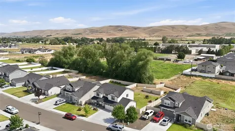 6315 Cottonwood Loop Yakima WA 98903