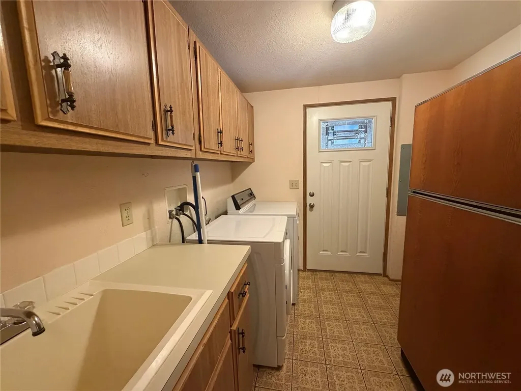 611 Cedar Avenue Port Hadlock WA 98339