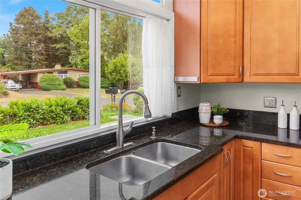 217 NW 6th Street Renton WA 98057