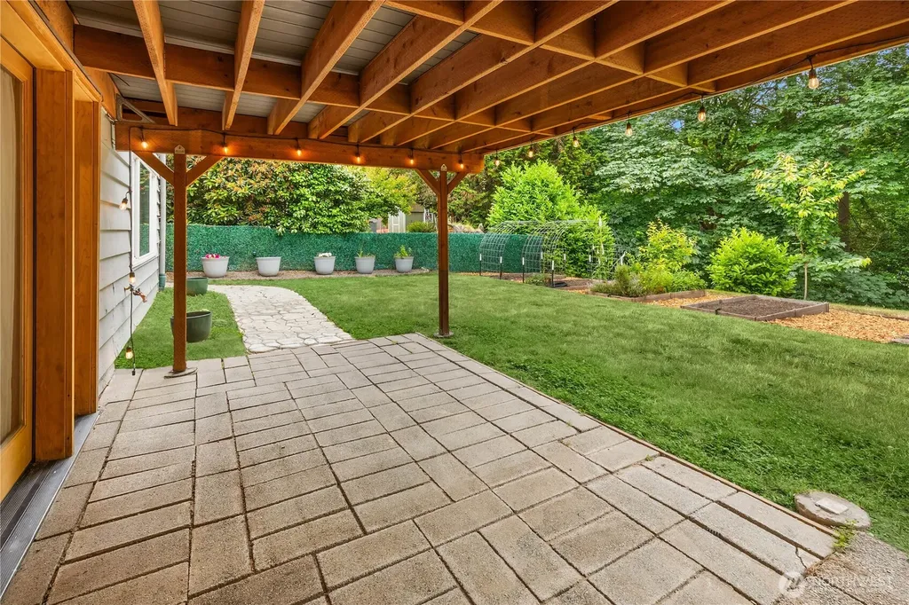 217 NW 6th Street Renton WA 98057