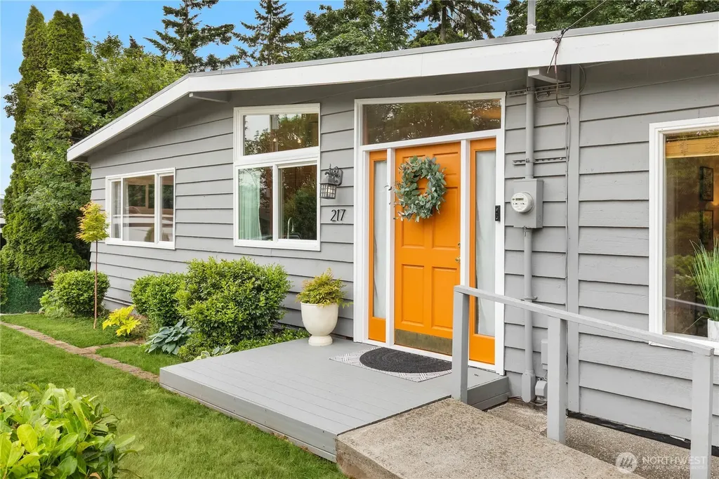 217 NW 6th Street Renton WA 98057