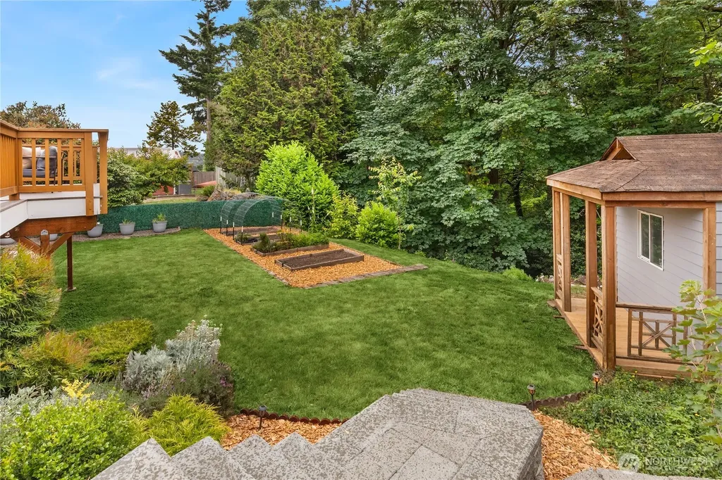 217 NW 6th Street Renton WA 98057