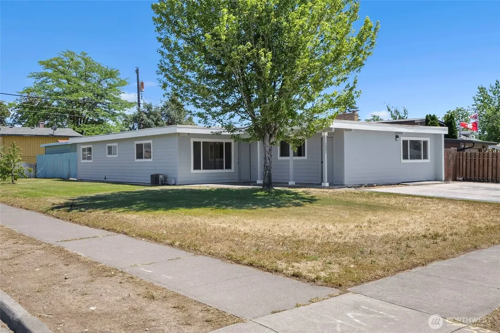 1003 S Evergreen Drive Moses Lake WA 98837