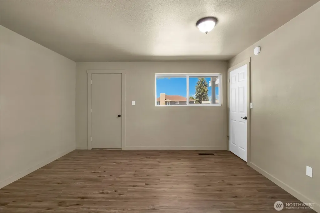 1003 S Evergreen Drive Moses Lake WA 98837