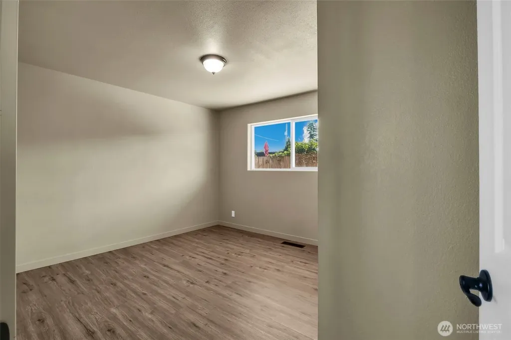 1003 S Evergreen Drive Moses Lake WA 98837