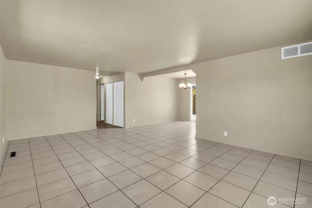 1003 S Evergreen Drive Moses Lake WA 98837