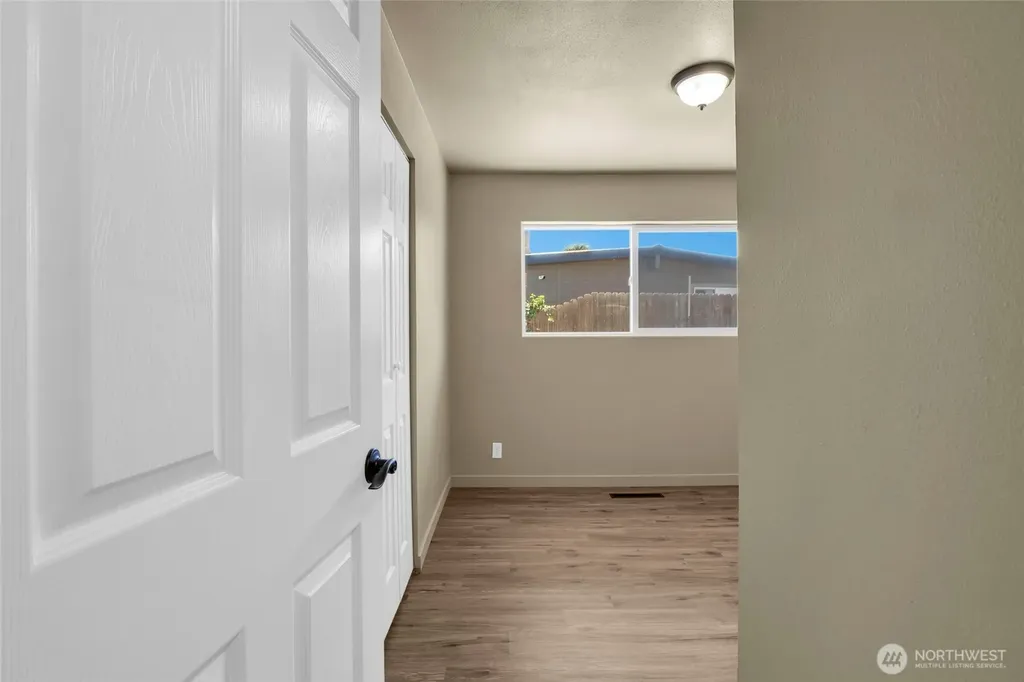 1003 S Evergreen Drive Moses Lake WA 98837