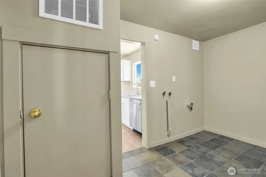 1003 S Evergreen Drive Moses Lake WA 98837