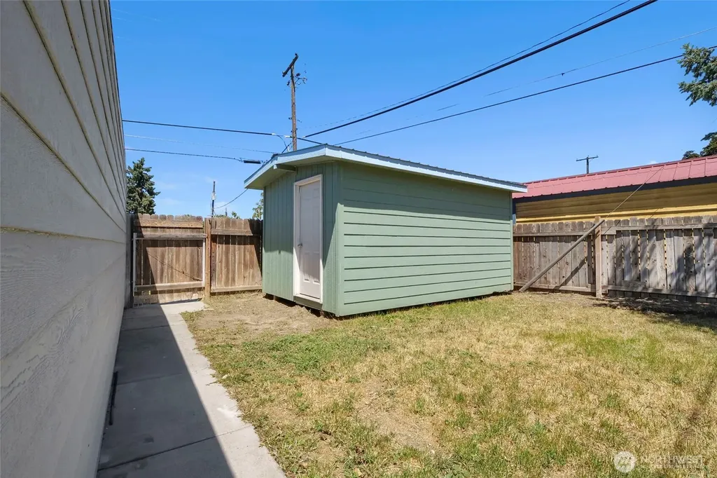 1003 S Evergreen Drive Moses Lake WA 98837