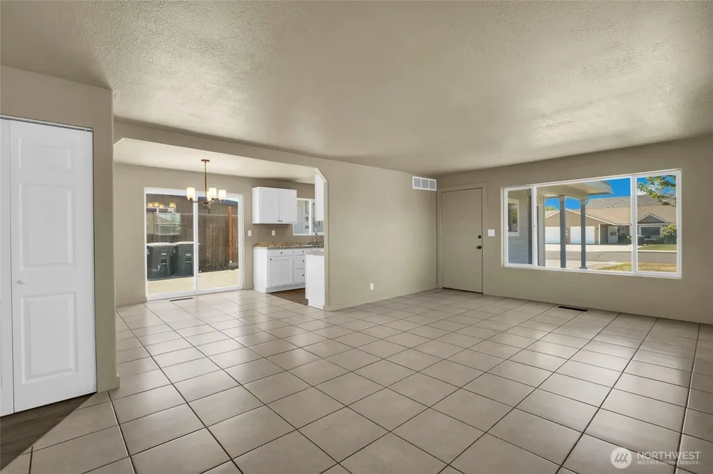 1003 S Evergreen Drive Moses Lake WA 98837