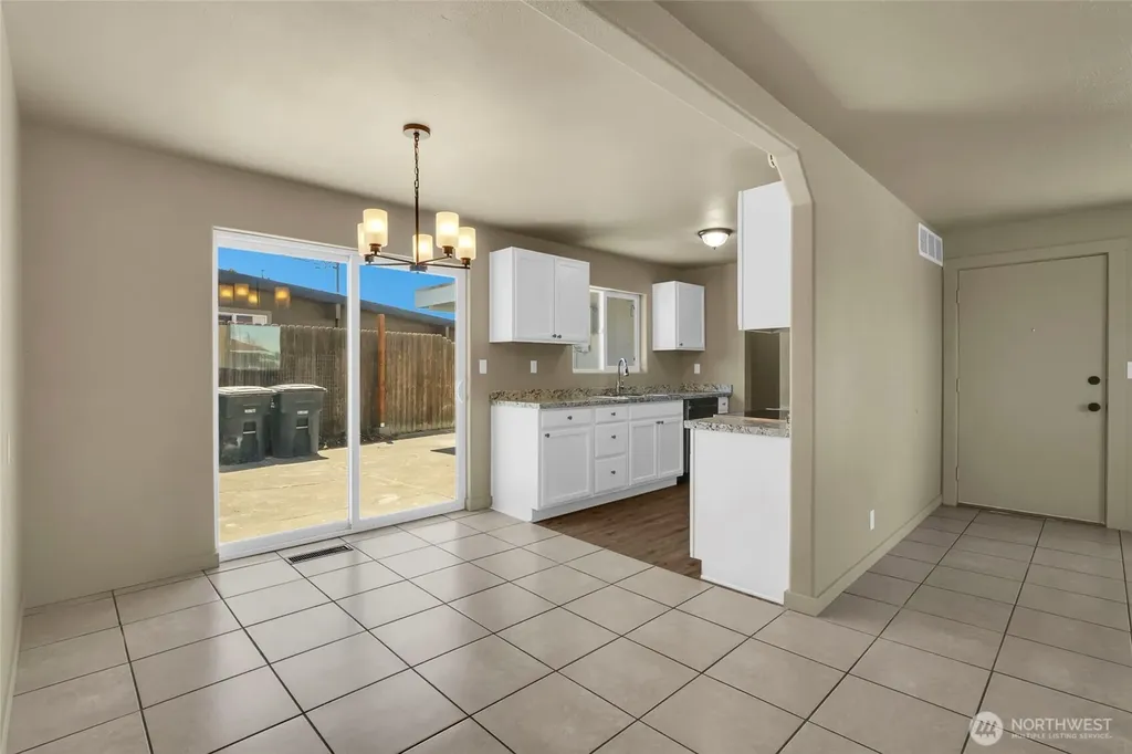 1003 S Evergreen Drive Moses Lake WA 98837