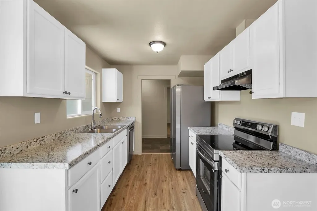 1003 S Evergreen Drive Moses Lake WA 98837