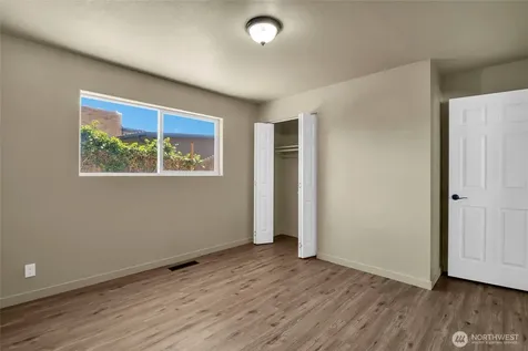 1003 S Evergreen Drive Moses Lake WA 98837