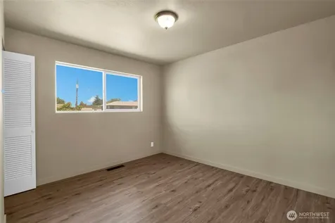 1003 S Evergreen Drive Moses Lake WA 98837