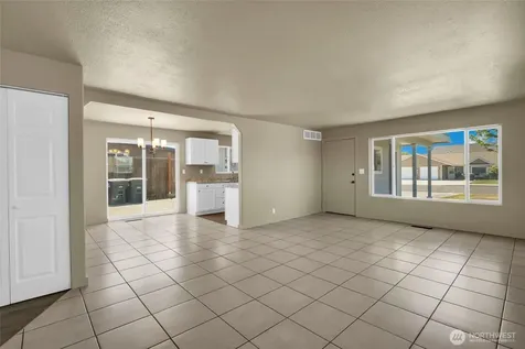 1003 S Evergreen Drive Moses Lake WA 98837