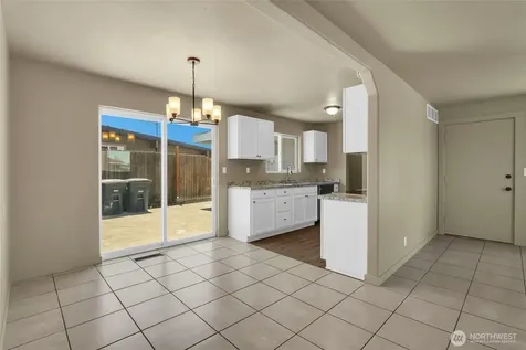 1003 S Evergreen Drive Moses Lake WA 98837