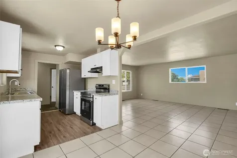 1003 S Evergreen Drive Moses Lake WA 98837