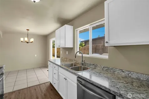 1003 S Evergreen Drive Moses Lake WA 98837