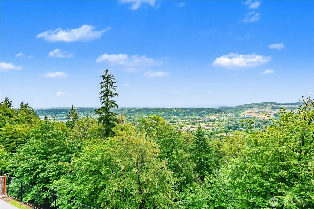 510 Viewcrest Drive NW Issaquah WA 98027