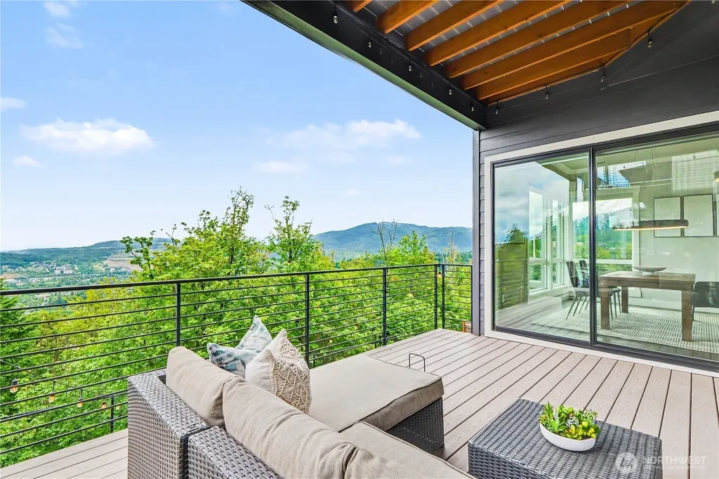 510 Viewcrest Drive NW Issaquah WA 98027