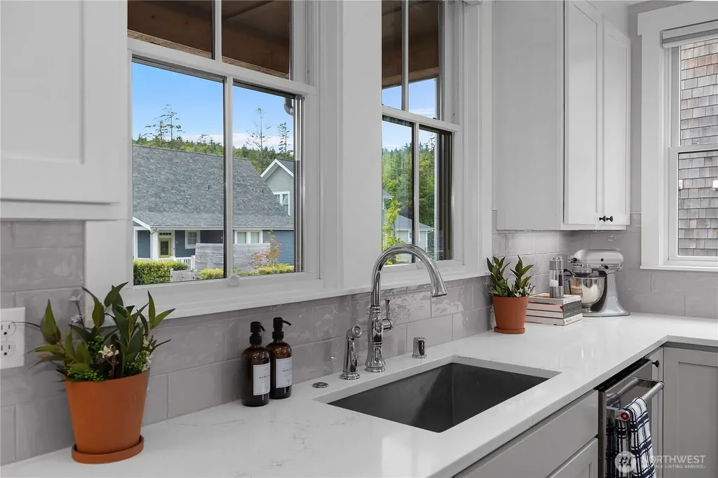 41 Cedar Run Loop Pacific Beach WA 98571