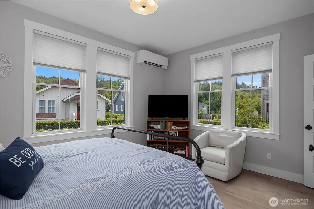 41 Cedar Run Loop Pacific Beach WA 98571