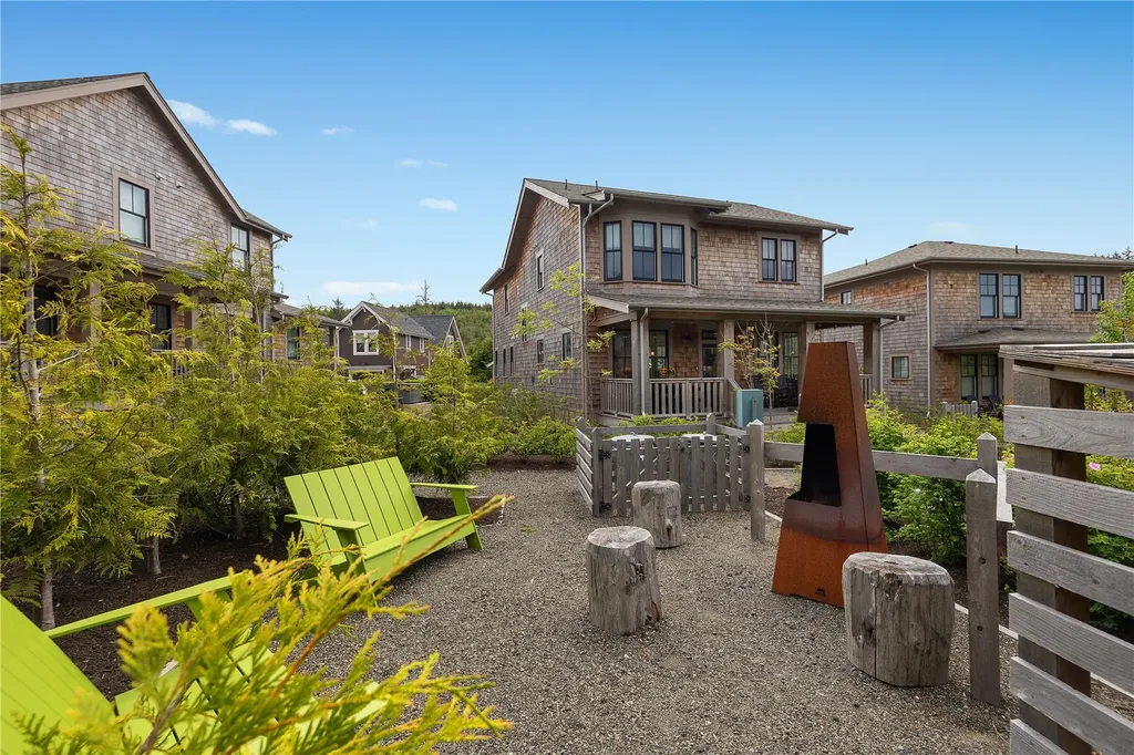 41 Cedar Run Loop Pacific Beach WA 98571