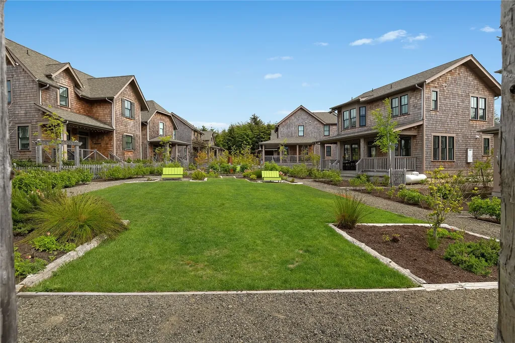 41 Cedar Run Loop Pacific Beach WA 98571