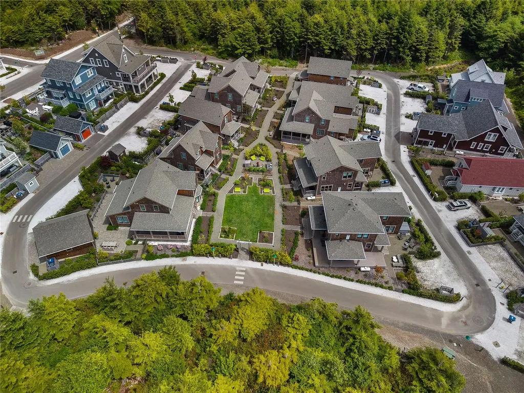 41 Cedar Run Loop Pacific Beach WA 98571